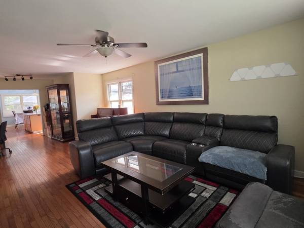 605 E Maple AVE, Mundelein, IL 60060
