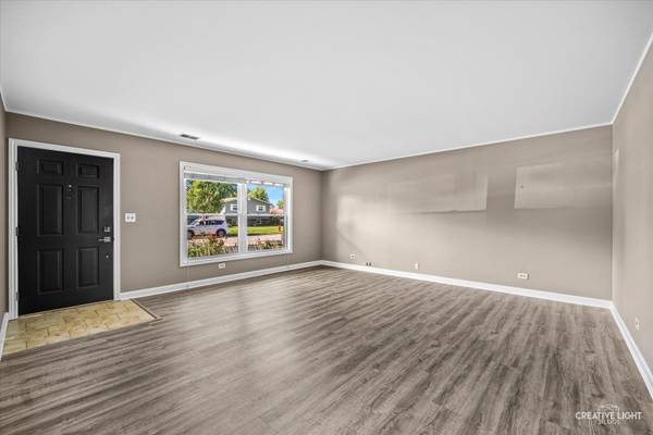 1194 Windsor LN, Hanover Park, IL 60133