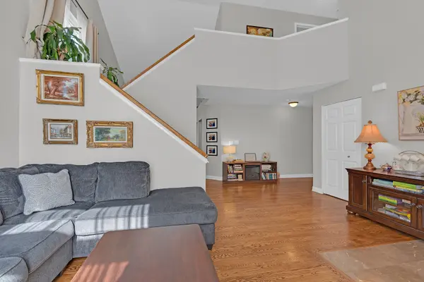 585 Marseilles CIR, Buffalo Grove, IL 60089