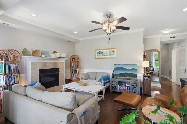 6454 N Bosworth AVE #3A, Chicago, IL 60626