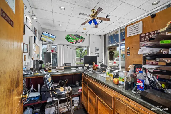 300 W Northwest HWY, Arlington Heights, IL 60004