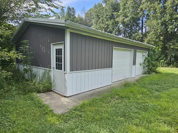 9429 N Depot ST, Opdyke, IL 62872