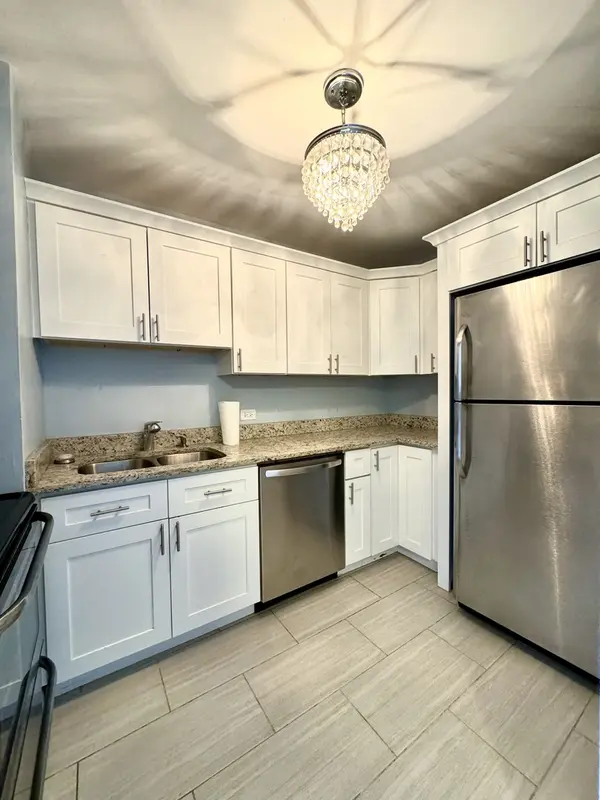 4343 N Clarendon AVE #1212, Chicago, IL 60613