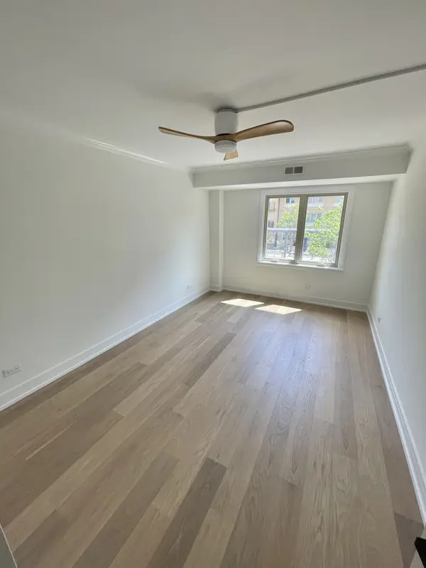 2460 W Talcott RD #220, Park Ridge, IL 60068
