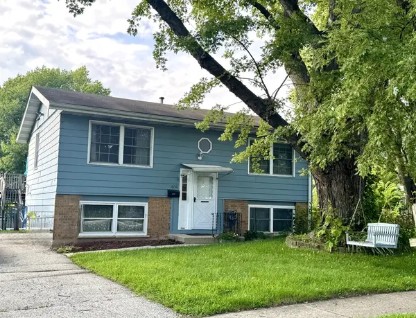 1050 Mark ST, South Elgin, IL 60177
