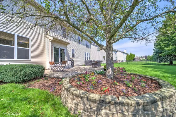157 Primrose LN, Bartlett, IL 60103