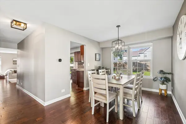 1676 Kennsington LN, Crystal Lake, IL 60014