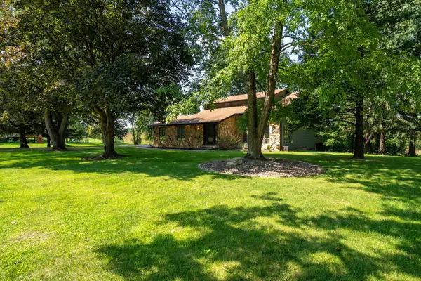 28024 230th ST, Leclaire, IA 52753
