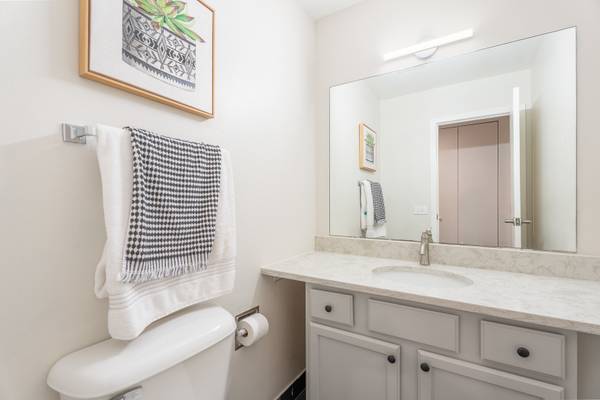 5900 Oakwood DR #2L, Lisle, IL 60532