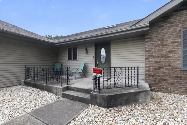 6633 Shadybrook TRL, Loves Park, IL 61111