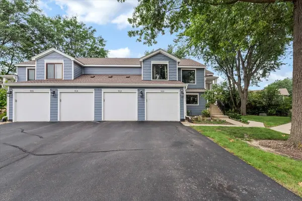 912 MANCHESTER CIR #-, Schaumburg, IL 60193