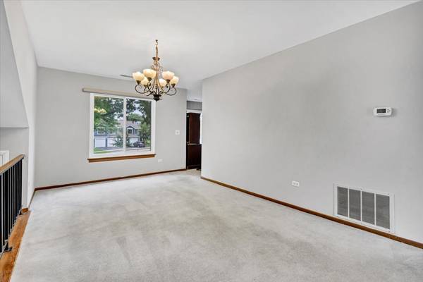 912 MANCHESTER CIR #-, Schaumburg, IL 60193