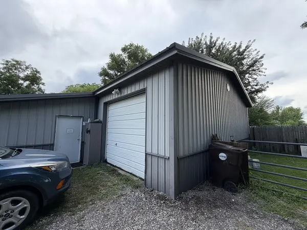 1200 N Main ST, Farmer City, IL 61842