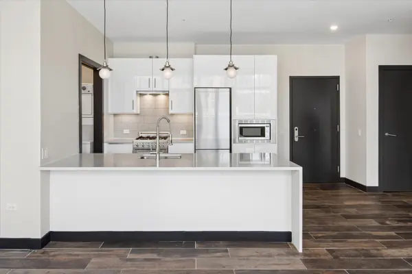 171 N Aberdeen ST #813, Chicago, IL 60607