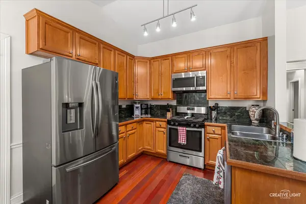 2330 Weatherford LN, Naperville, IL 60565