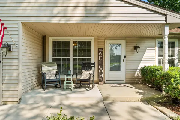 2330 Weatherford LN, Naperville, IL 60565