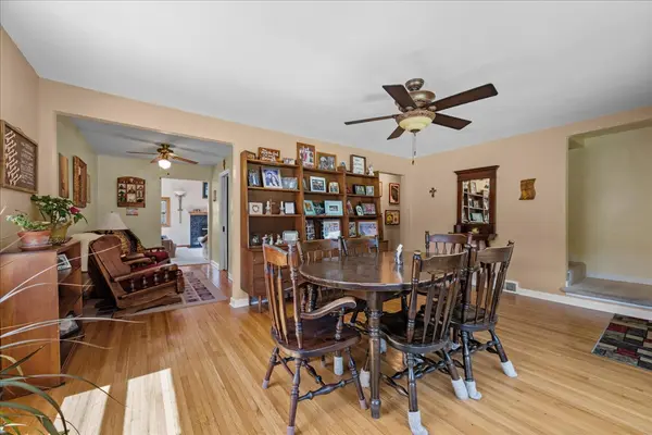 207 S Randall RD, Aurora, IL 60506