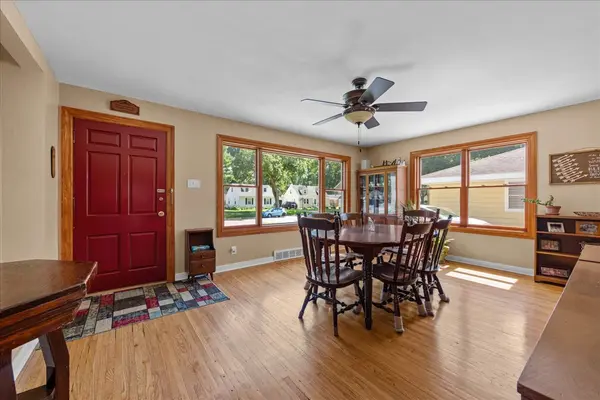 207 S Randall RD, Aurora, IL 60506
