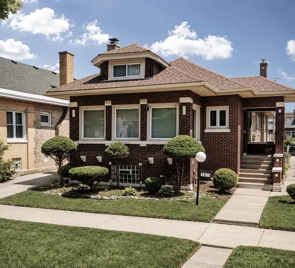 7611 S Ridgeland AVE, Chicago, IL 60649