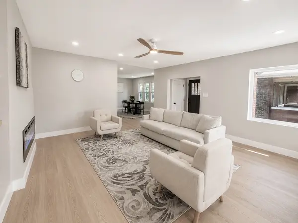 7611 S Ridgeland AVE, Chicago, IL 60649