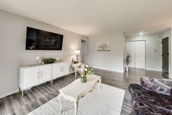 1264 WILLIAMSBURG DR #D1, Schaumburg, IL 60193