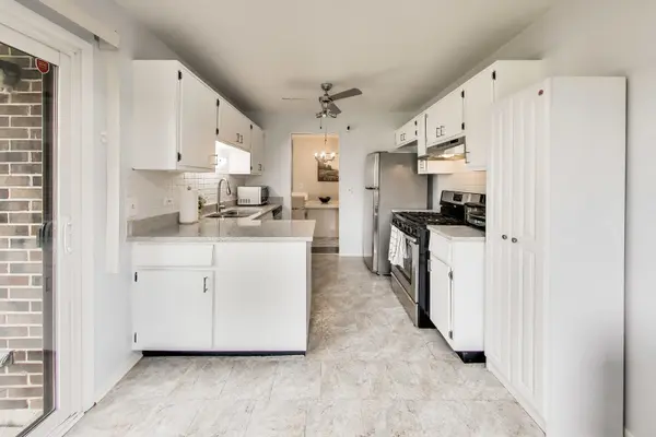 1264 WILLIAMSBURG DR #D1, Schaumburg, IL 60193