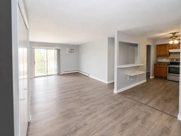171 W Elk TRL #369, Carol Stream, IL 60188