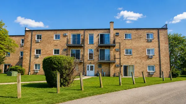 171 W Elk TRL #369, Carol Stream, IL 60188