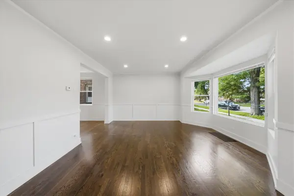 8113 S Campbell AVE, Chicago, IL 60652