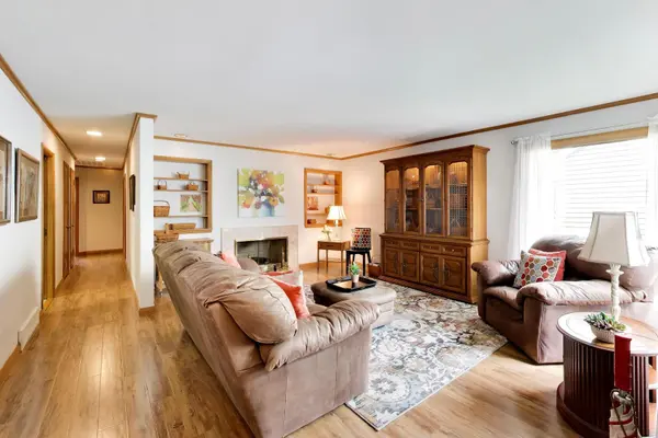 221 Ingleside AVE, Aurora, IL 60506