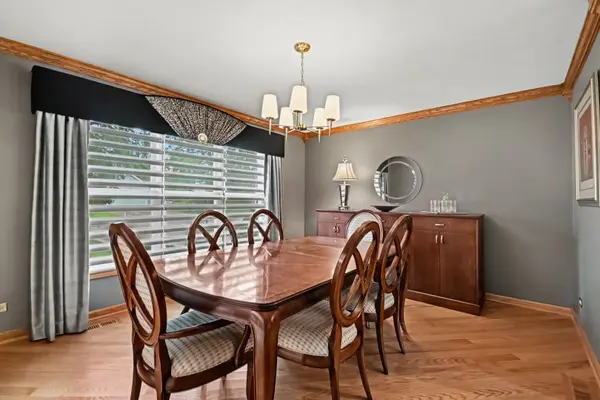 750 Dunham LN, Bolingbrook, IL 60440