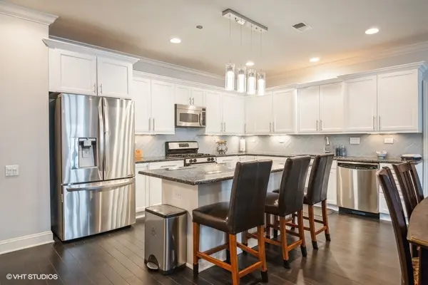 2811 N Bell AVE #101, Chicago, IL 60618