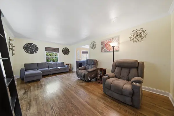1446 Manchester AVE, Westchester, IL 60154
