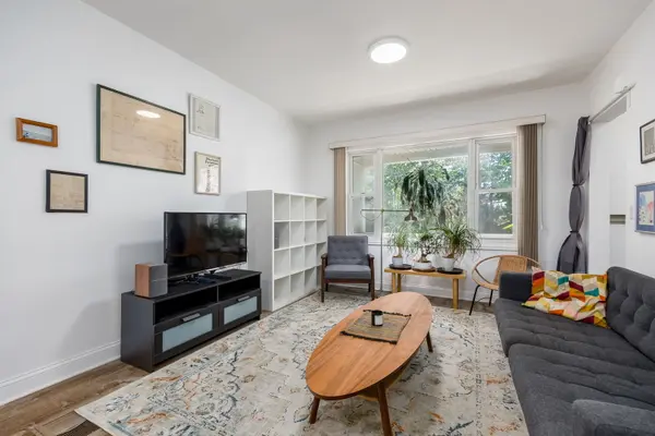 640 W 44th ST, Chicago, IL 60609