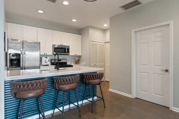 2040 W Belmont AVE #405, Chicago, IL 60618