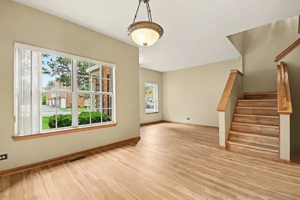 3 4 Seasons CT, Elmhurst, IL 60126