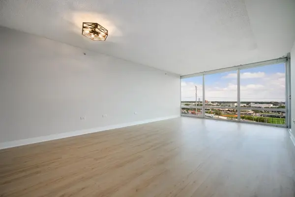 9715 Woods DR #1209, Skokie, IL 60077
