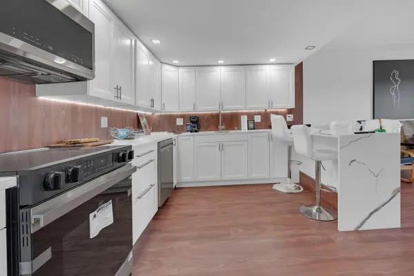 2900 Maple AVE #19E, Downers Grove, IL 60515