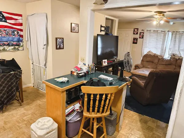 1706 W 1st ST, Dixon, IL 61021