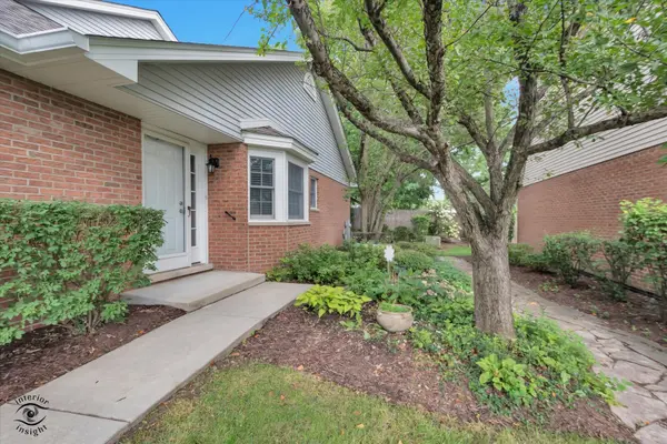 8641 Pearson DR, Darien, IL 60561