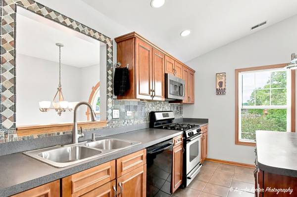 624 Kresswood DR #D, Mchenry, IL 60050