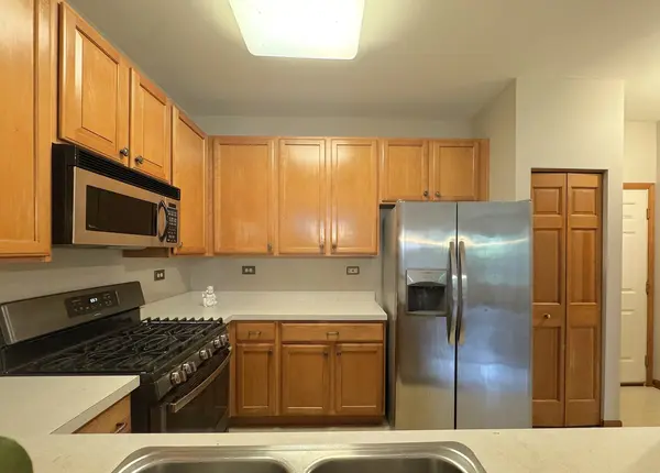 2460 Georgetown CIR, Aurora, IL 60503