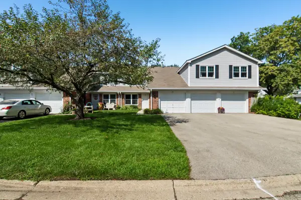 45 Willow CIR, Cary, IL 60013