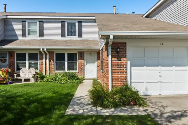 45 Willow CIR, Cary, IL 60013