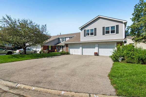 45 Willow CIR, Cary, IL 60013