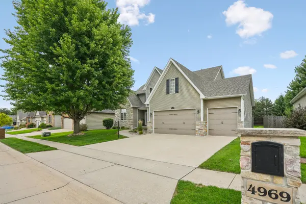 4969 Brittany CT, Bettendorf, IA 52722