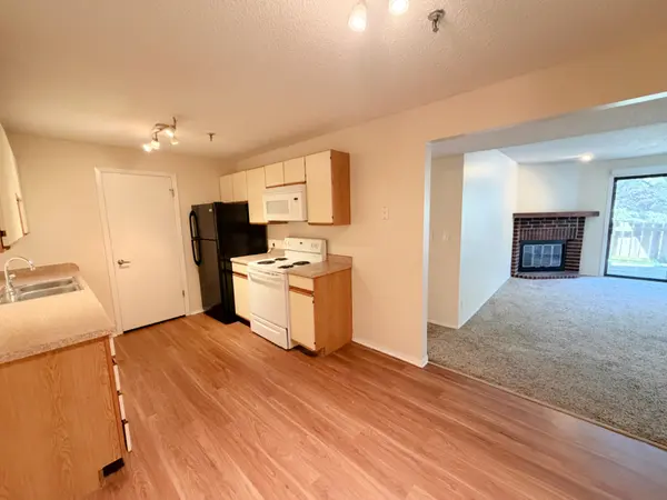 1360 Brook ST #E, St. Charles, IL 60174