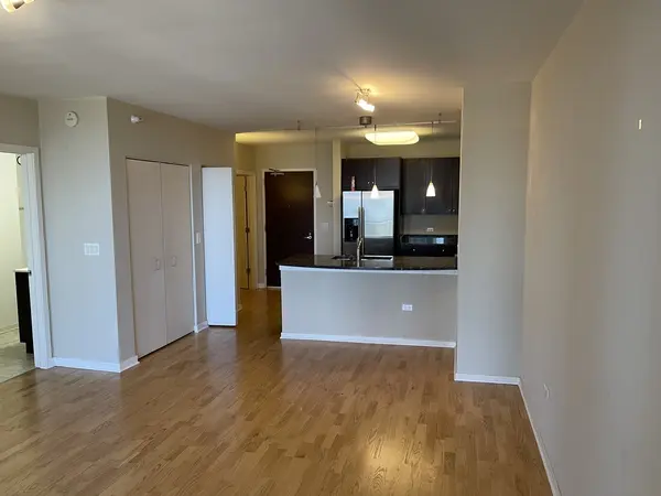 807 DAVIS ST #1410, Evanston, IL 60201