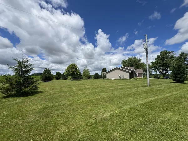 965 Bingham RD, Steward, IL 60553