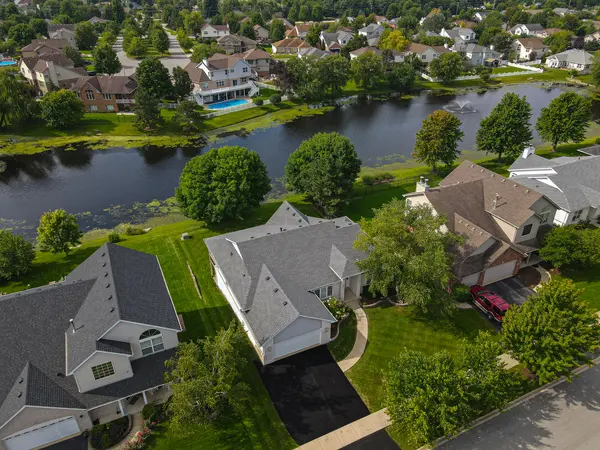 16453 LAKESIDE DR, Lockport, IL 60441